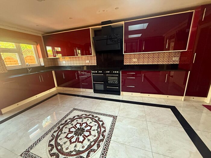 4 Bedroom Terraced House To Rent In Hadley Gardens, Southall, UB2