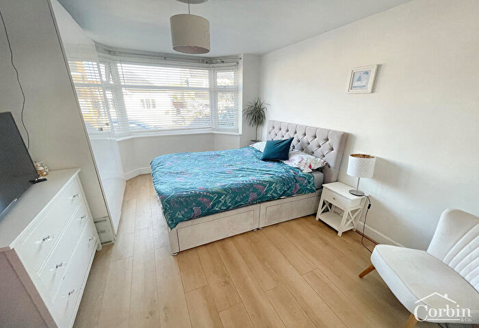 2 Bedroom Detached Bungalow For Sale In Headswell Crescent, Bournemouth, Dorset, BH10