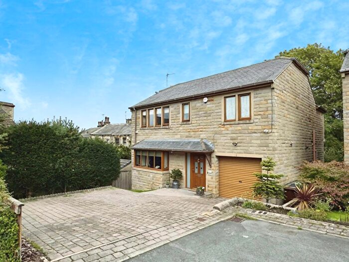 4 Bedroom Detached House For Sale In Rustless Close, Cleckheaton, BD19