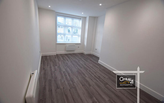 1 Bedroom Flat To Rent In |Ref: |, Chiltern House, College Place, Southampton, SO15