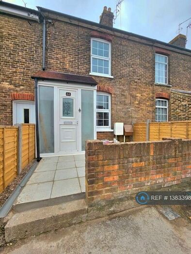 3 Bedroom Terraced House To Rent In Oak Road, Sittingbourne, ME10