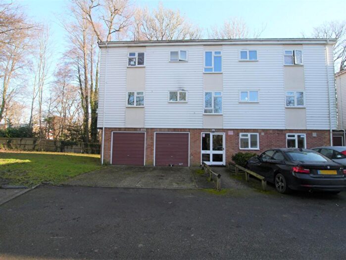 1 Bedroom Flat To Rent In Blackbridge Lane, Horsham, RH12