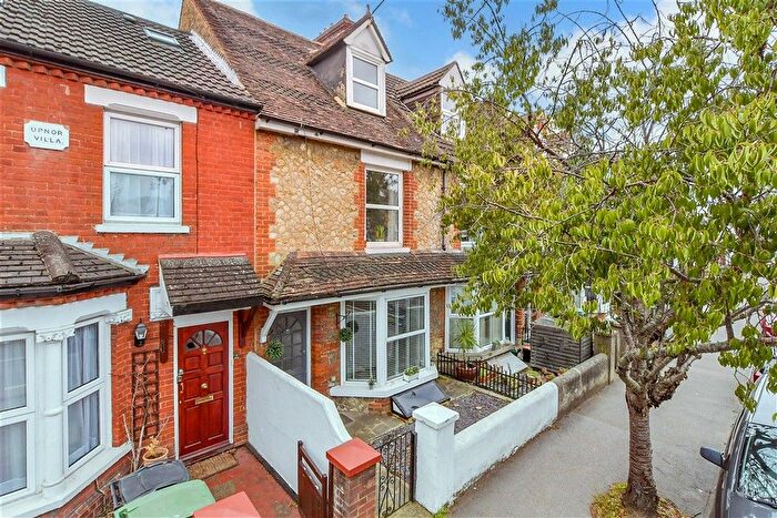 3 Bedroom Terraced House For Sale In Holland Road, Maidstone, Kent, ME14