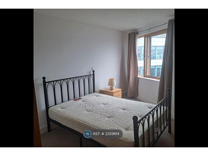 1 Bedroom Flat To Rent In Mcclintock House, Leeds, LS10