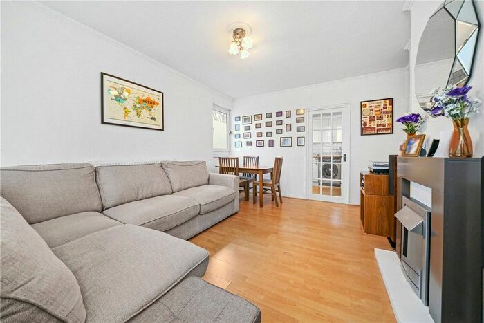 2 Bedroom Flat To Rent In Windley Close, Forest Hill, SE23