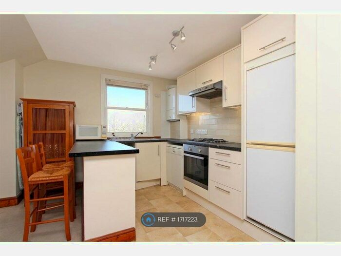 1 Bedroom Flat To Rent In Langton Court, London, SW15