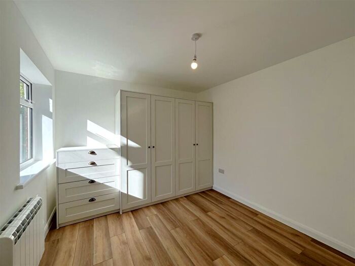 2 Bedroom Semi-Detached Bungalow For Sale In Grassington Avenue, Warwick, CV34