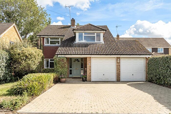 4 Bedroom Detached House For Sale In Long Buftlers, Harpenden, AL5