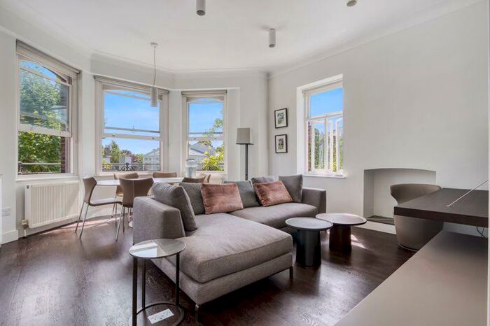 2 Bedroom Apartment To Rent In East Heath Road, London, NW3