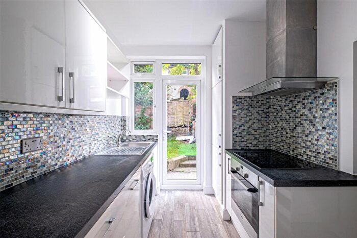 2 Bedroom Apartment To Rent In Oakleigh Road, Whetstone, London, N20