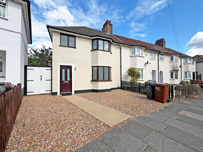 3 Bedroom End Of Terrace House For Sale In Meadow Road, Barking, IG11