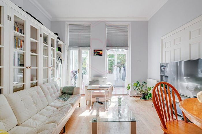 2 Bedroom Flat For Sale In Adamson Road, Belsize Park, London, NW3