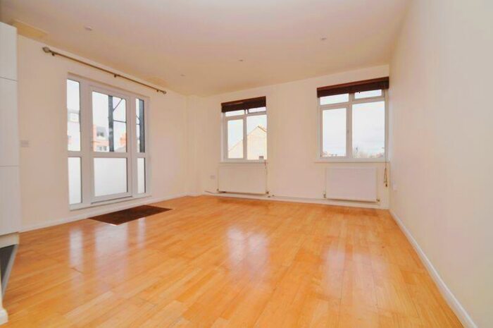 2 Bedroom Flat To Rent In Malden Road, New Malden, KT3