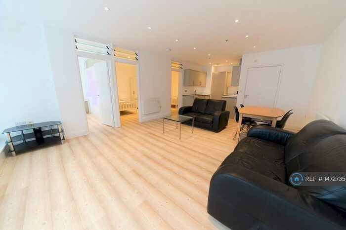 3 Bedroom Flat To Rent In Mowlem Street, London, E2