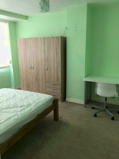 4 Bedroom House To Rent In Station Road, Bristol, BS34