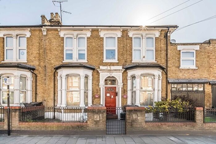 4 Bedroom Flat To Rent In Black Boy Lane, London, N15