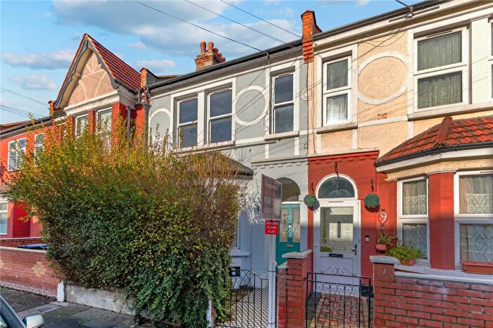 2 Bedroom Apartment For Sale In Crusoe Road, Mitcham, CR4