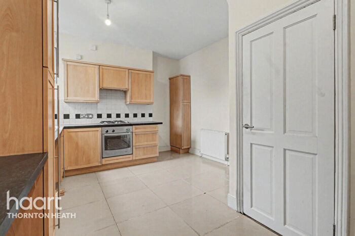3 Bedroom Maisonette For Sale In Melfort Road, Thornton Heath, CR7