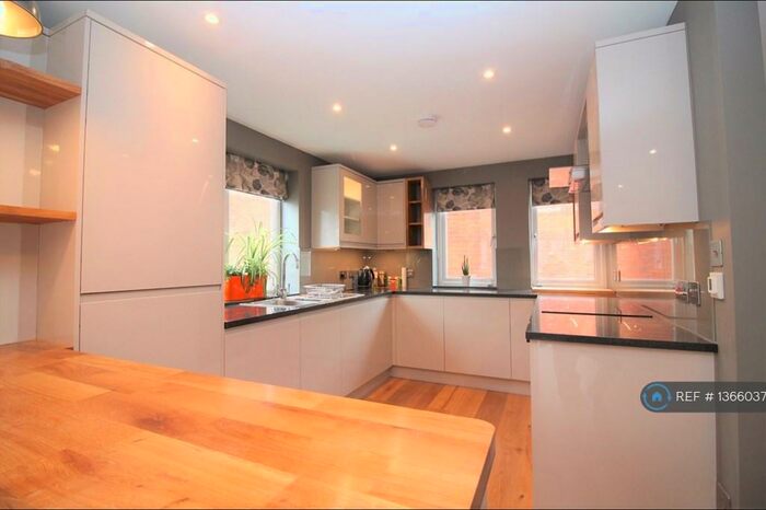 2 Bedroom Maisonette To Rent In Ferrymans Court, St. Philips, Bristol, BS2
