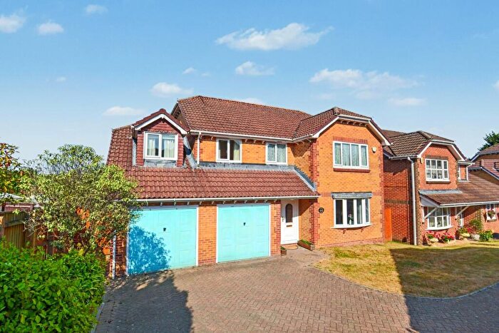 5 Bedroom Detached House For Sale In Broadstone, BH18 - Photo 1
