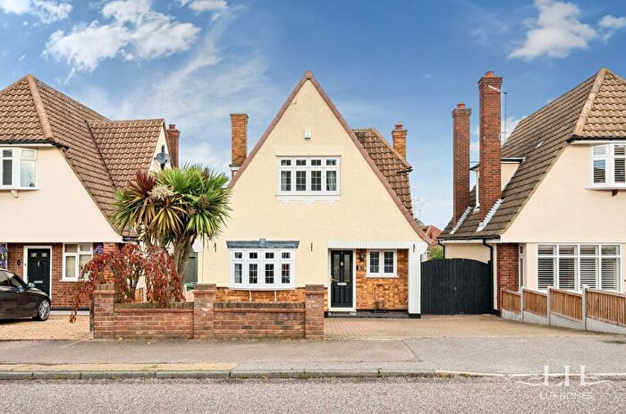 3 Bedroom Detached House For Sale In Woodbrooke Way, Old Corringham, SS17