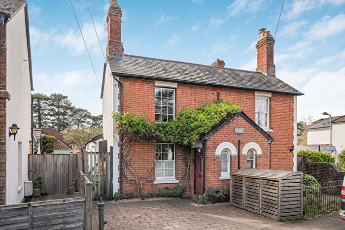 3 Bedroom Semi Detached House For Sale In Potters Lane, Woking, GU23