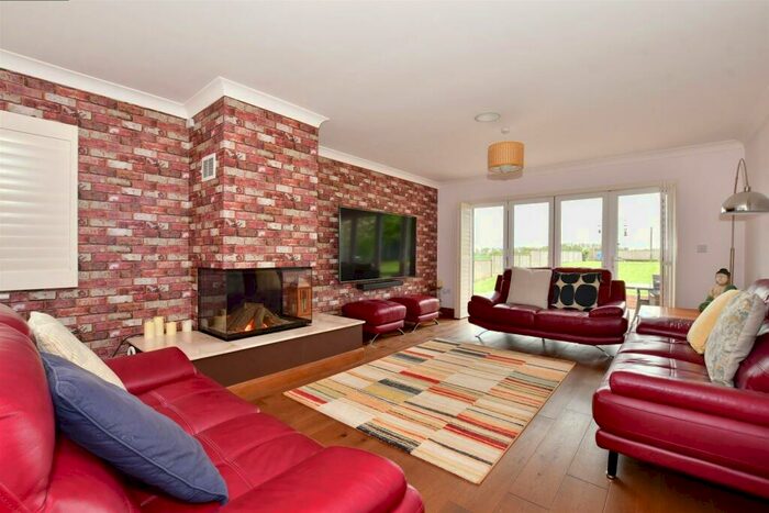 3 Bedroom Bungalow For Sale In Minnis Lane, Dover, Kent, CT15