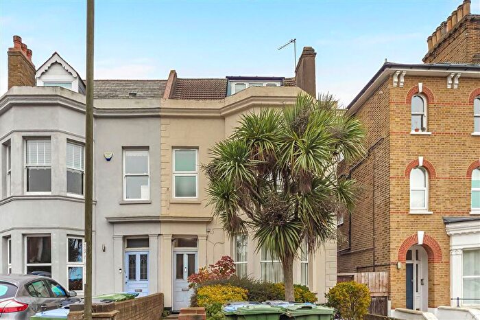 3 Bedroom Flat For Sale In Eglinton Hill, Woolwich, SE18