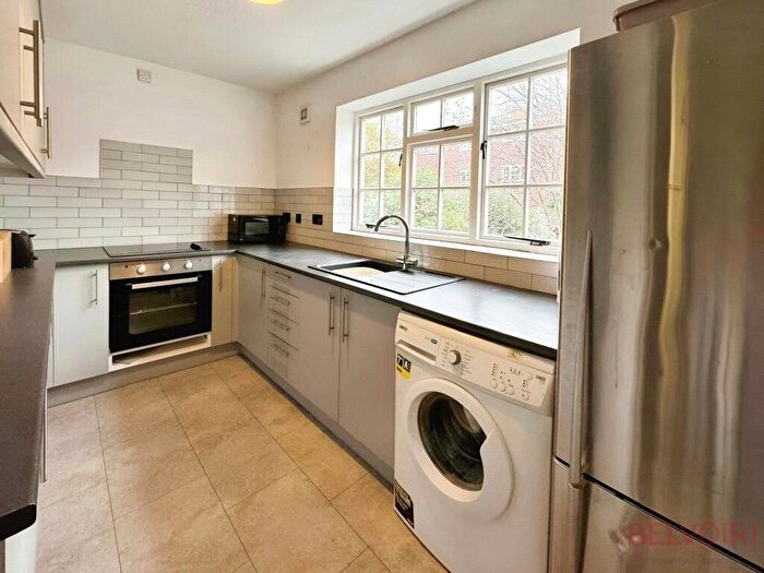 4 Bedroom Flat To Rent In Prince Of Wales Road, London, NW5