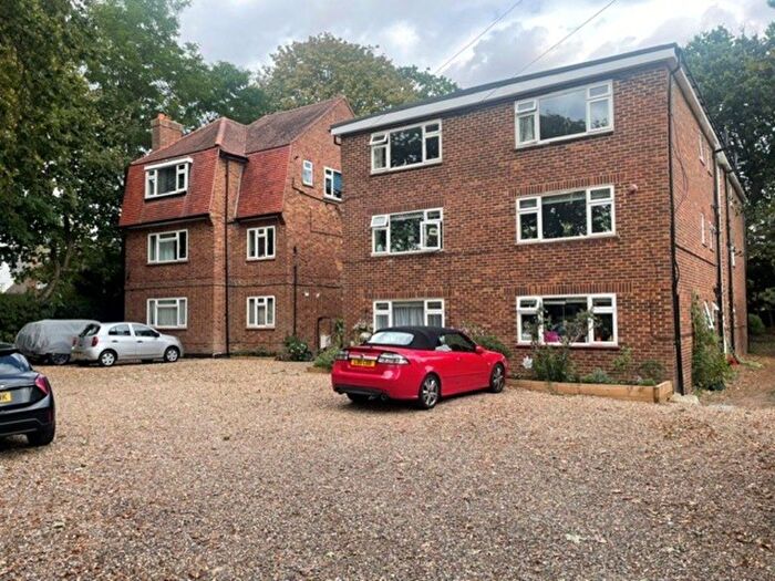 1 Bedroom Studio For Sale In Buckingham Road, Hampton, TW12