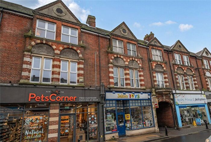 2 Bedroom Apartment For Sale In Chapel Street, Petersfield, Hampshire, GU32