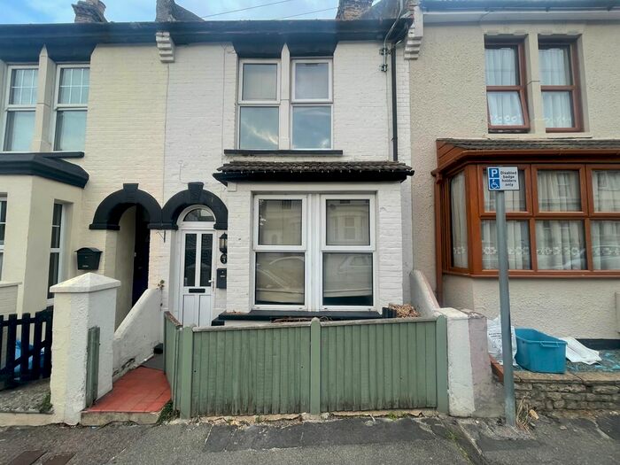 3 Bedroom Terraced House To Rent In Holcombe Road, Rochester, Kent., ME1