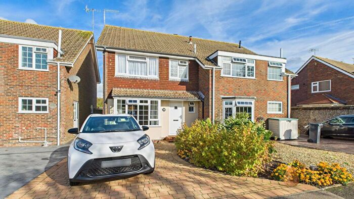 3 Bedroom Semi-Detached House For Sale In Malthouse Close, Sompting, BN15