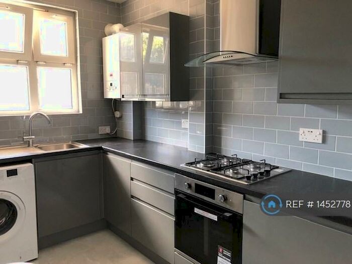 3 Bedroom Flat To Rent In Old Bethnal Green Road, London, E2