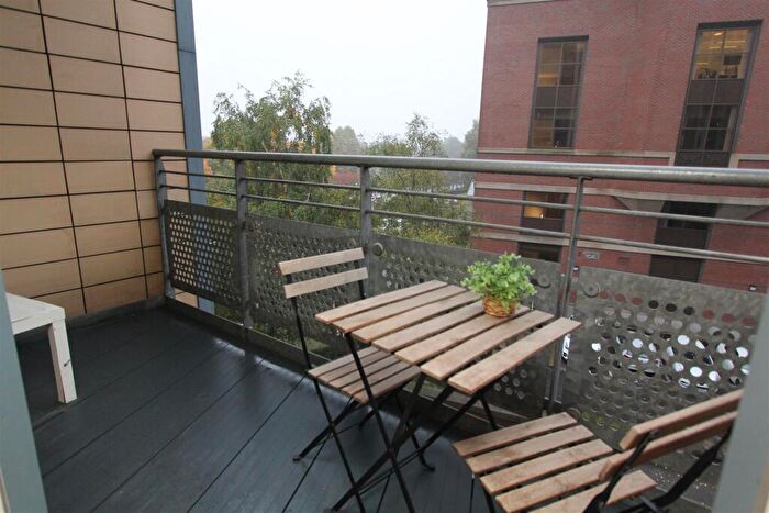 2 Bedroom Flat To Rent In Aspect, Elmwood Lane, LS2