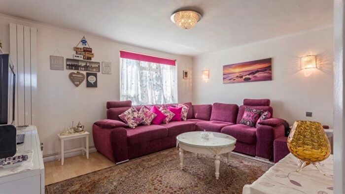 Studio For Sale In Gallery Gardens, Northolt, UB5