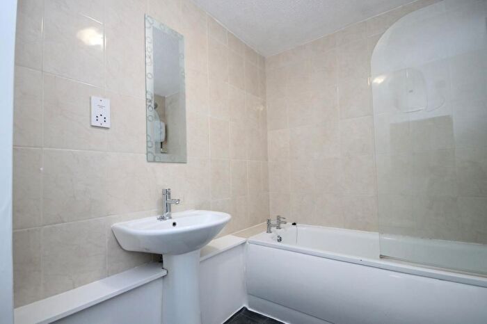 1 Bedroom Flat For Sale In Church Road, Bookham, KT23
