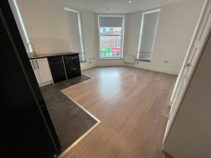 1 Bedroom Flat To Rent In High Street, Epsom, Surrey, KT19