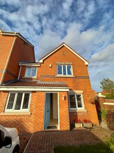 3 Bedroom End Of Terrace House To Rent In Braithwaite Road, Middleton, Manchester, M24