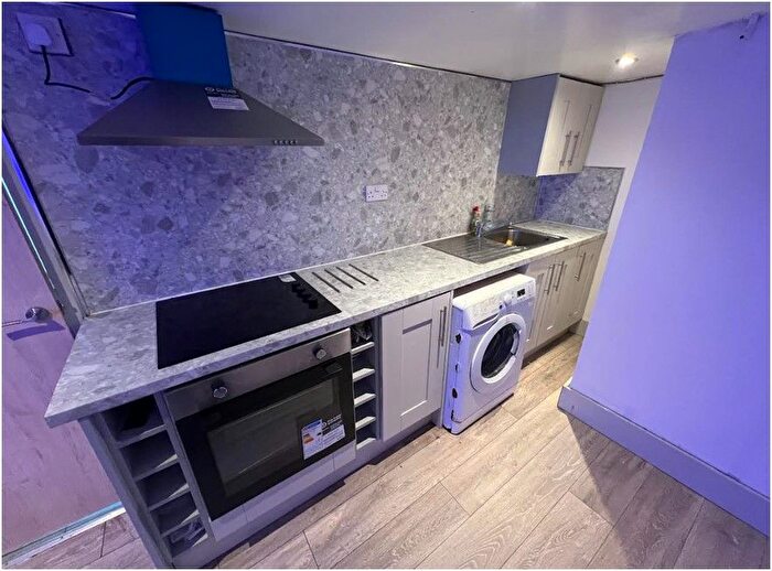 1 Bedroom Flat To Rent In May Street, Huddersfield, HD4