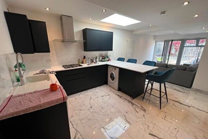 6 Bedroom Terraced House To Rent In Richards Street Cardiff, CF24