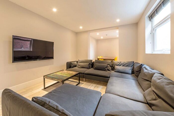 7 Bedroom Terraced House To Rent In Craighall Avenue, Manchester, Greater Manchester, M19