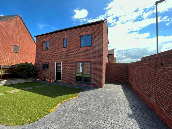 3 Bedroom Detached House To Rent In Exeter Gardens, Ettingshall, Wolverhampton, WV2