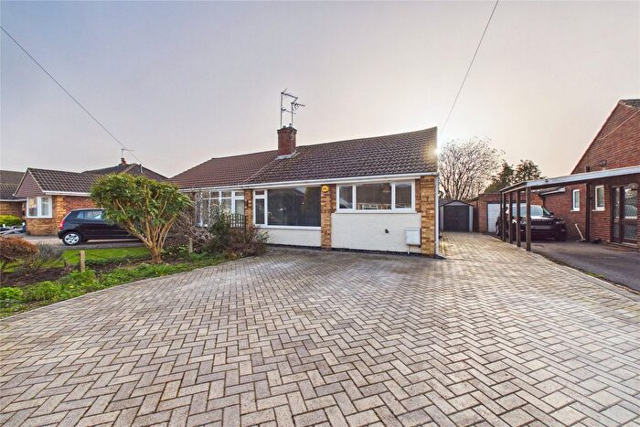 2 Bedroom Bungalow For Sale In Clouston Road, Farnborough, Hapshire, GU14