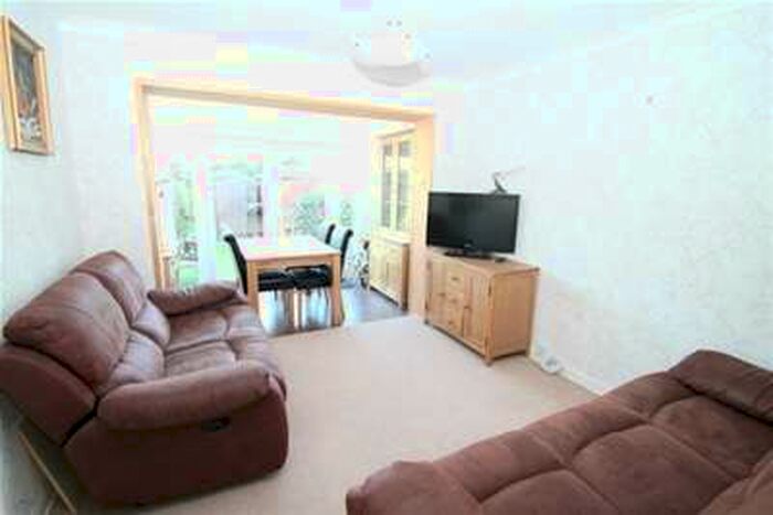 2 Bedroom Flat To Rent In Carshalton Grove, SM1