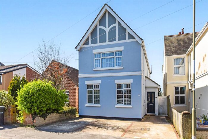 4 Bedroom Detached House To Rent In High Street, Lee-On-The-Solent, PO13