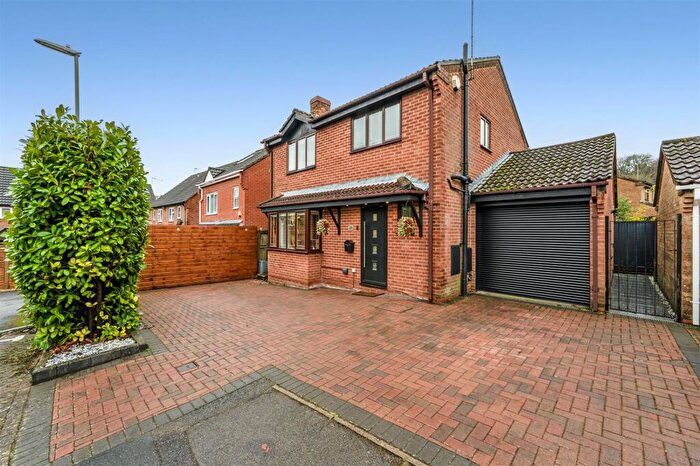 4 Bedroom Detached House For Sale In Lovage Way, Horndean, PO8