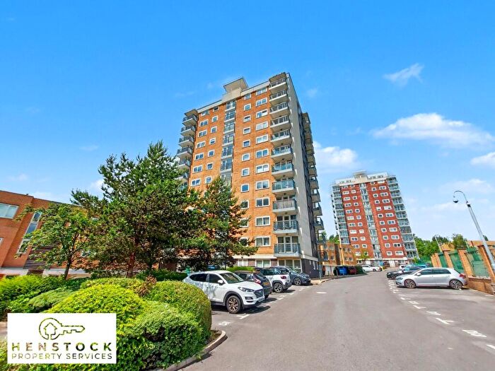2 Bedroom Apartment For Sale In Lakeside Rise, Manchester, M9
