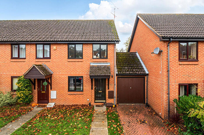 2 Bedroom House For Sale In Trefoil Close, Wokingham, Berkshire, RG40