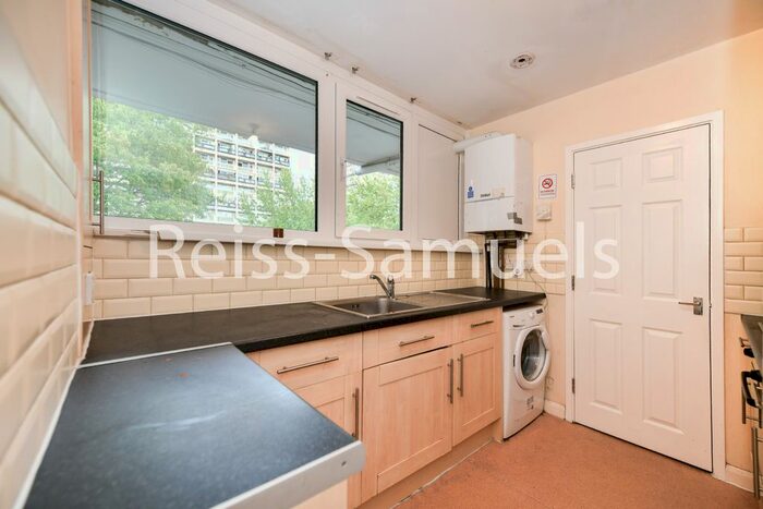 4 Bedroom Maisonette To Rent In Osmington House, Dorset Road, London, SW8